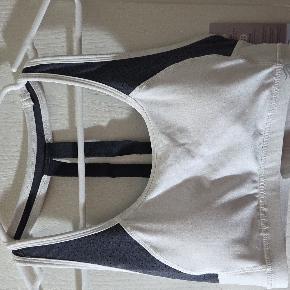 Ideology Mid Impact Bra in White and Gray Sz M